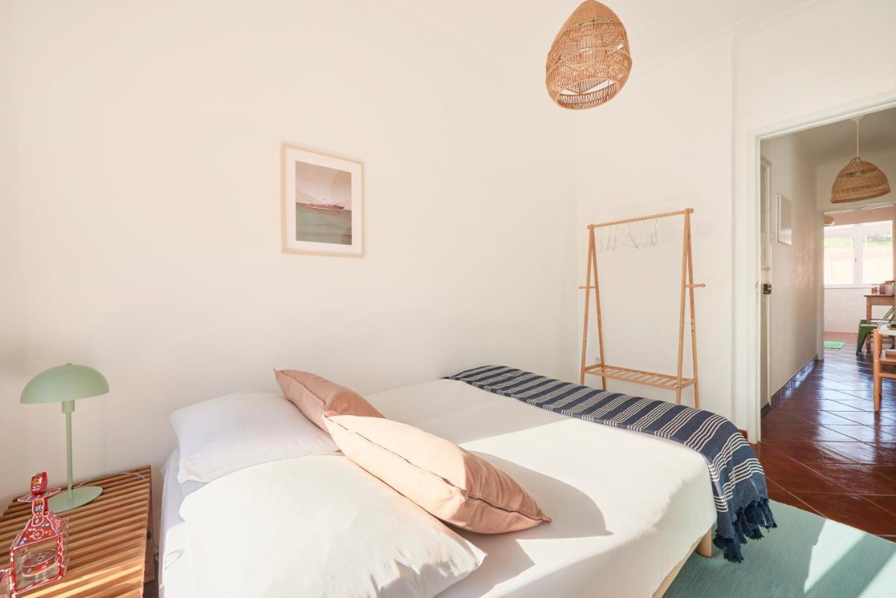 Central & Sunny 2Br Apt Near Beach, By Timecooler セトゥーバル エクステリア 写真