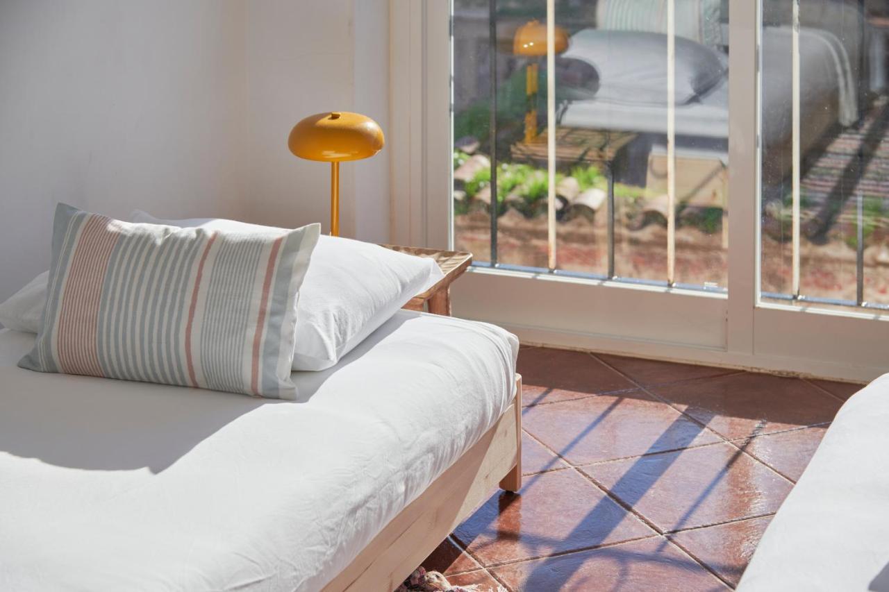 Central & Sunny 2Br Apt Near Beach, By Timecooler セトゥーバル エクステリア 写真