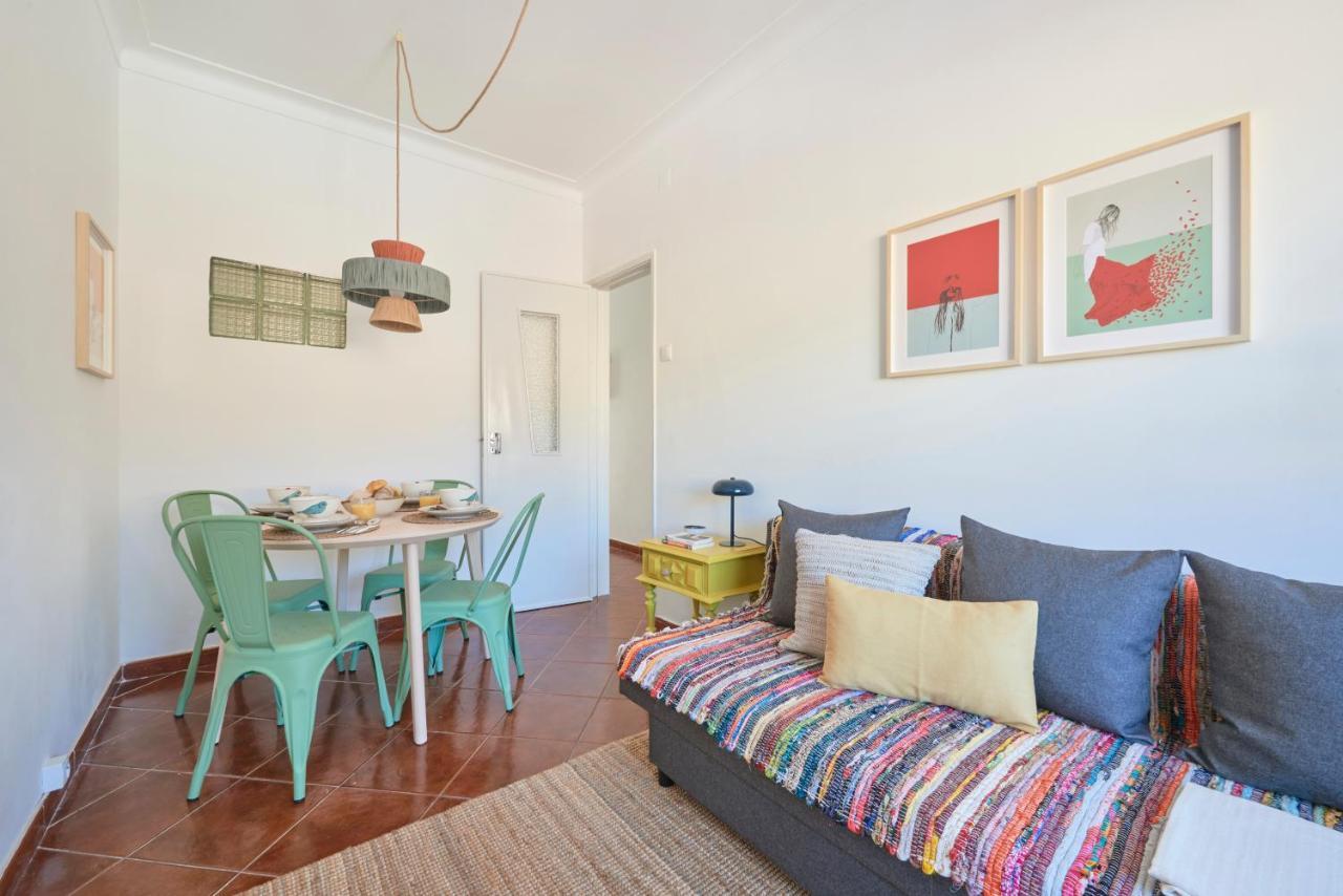 Central & Sunny 2Br Apt Near Beach, By Timecooler セトゥーバル エクステリア 写真