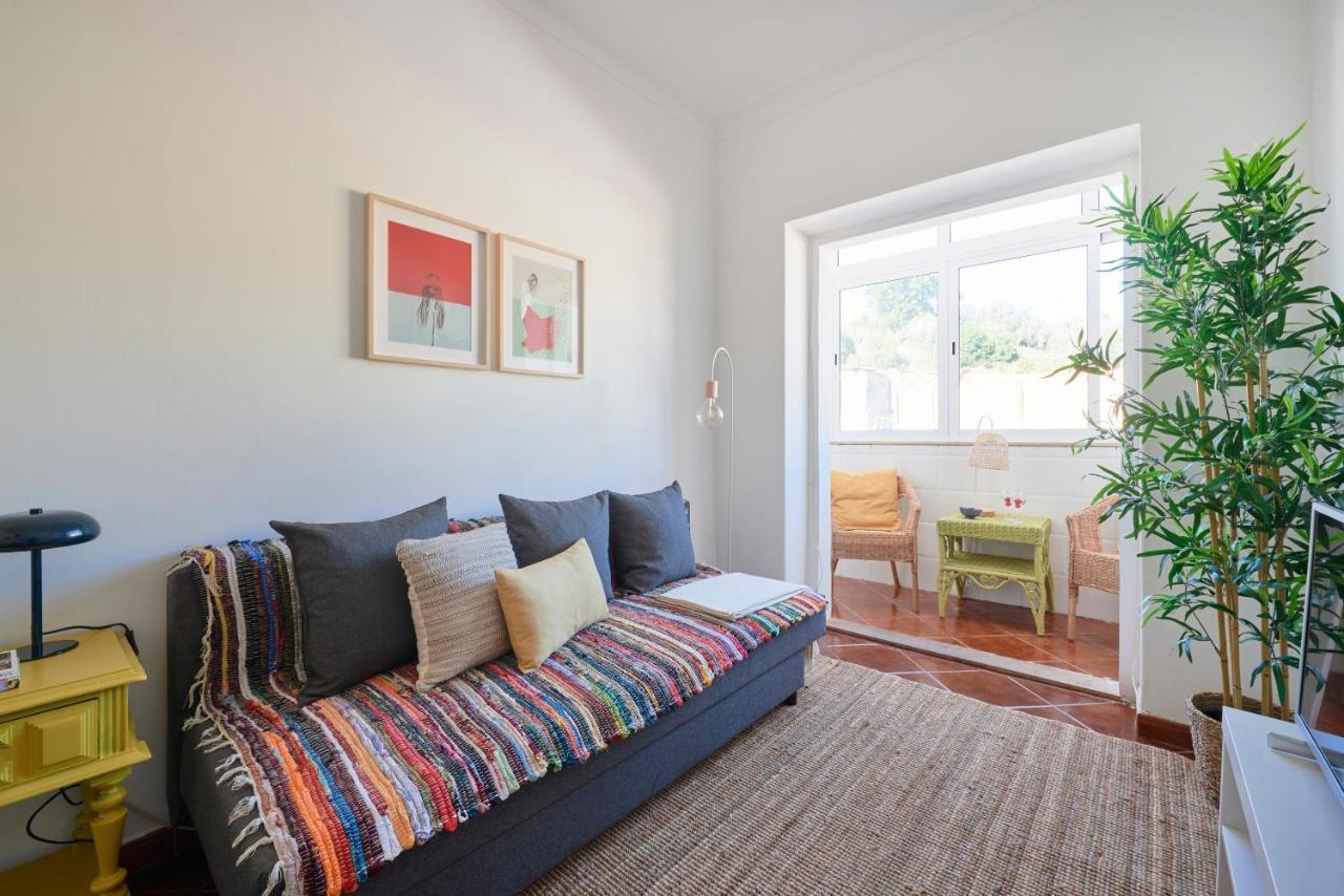 Central & Sunny 2Br Apt Near Beach, By Timecooler セトゥーバル エクステリア 写真