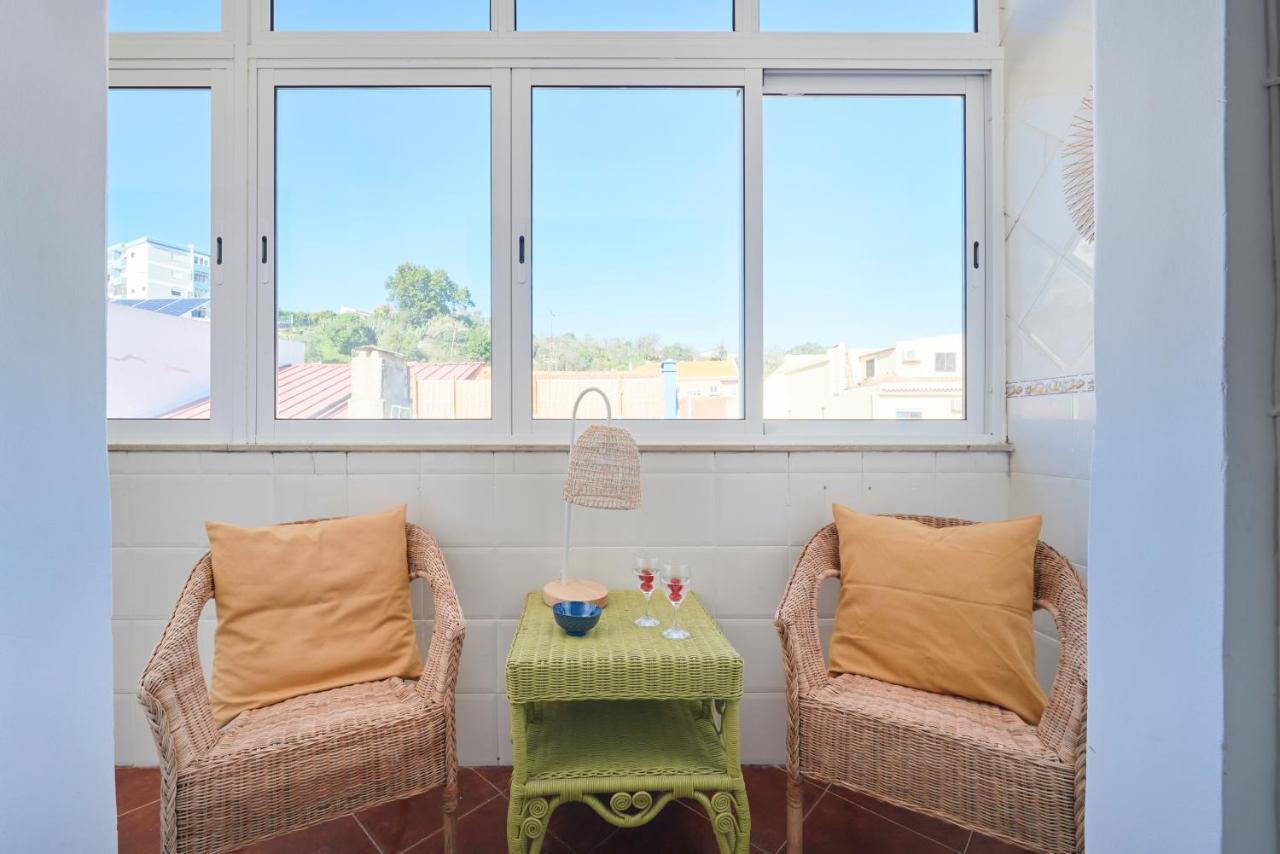 Central & Sunny 2Br Apt Near Beach, By Timecooler セトゥーバル エクステリア 写真