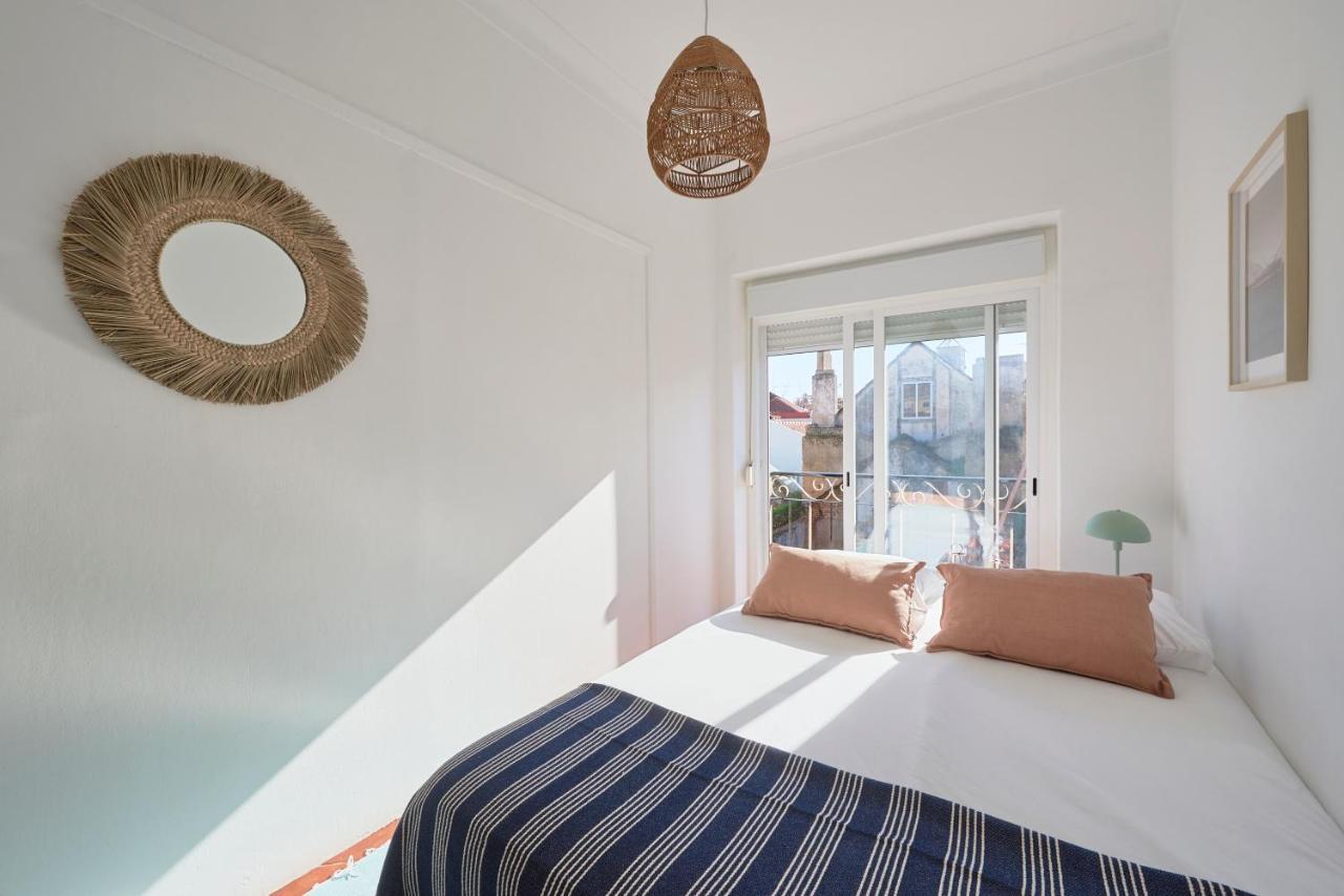 Central & Sunny 2Br Apt Near Beach, By Timecooler セトゥーバル エクステリア 写真