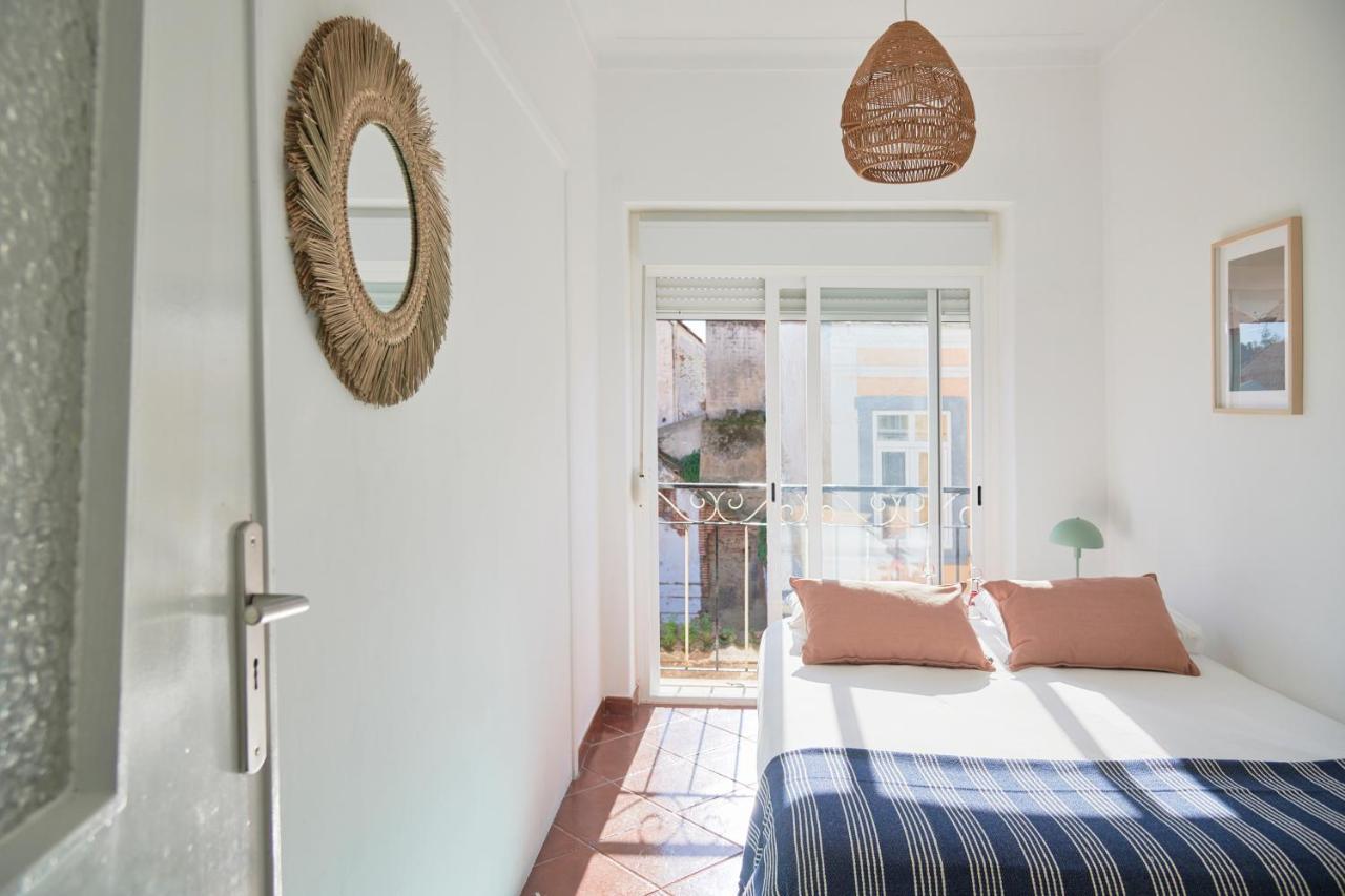 Central & Sunny 2Br Apt Near Beach, By Timecooler セトゥーバル エクステリア 写真