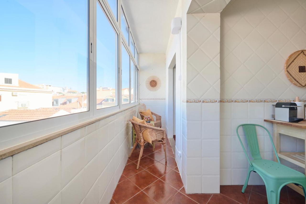 Central & Sunny 2Br Apt Near Beach, By Timecooler セトゥーバル エクステリア 写真